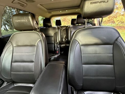 Used 2019 GMC Acadia Denali w/ Technology Package AWD/4WD image 13