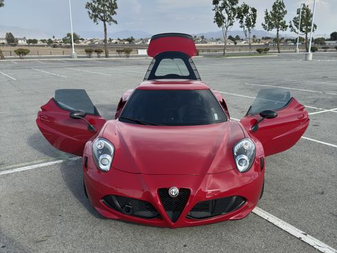 Used 2015 Alfa Romeo 4C Launch Edition w/ Convenience Group RWD image 18