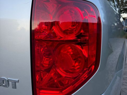 Used 2005 Honda Pilot EX-L image 12