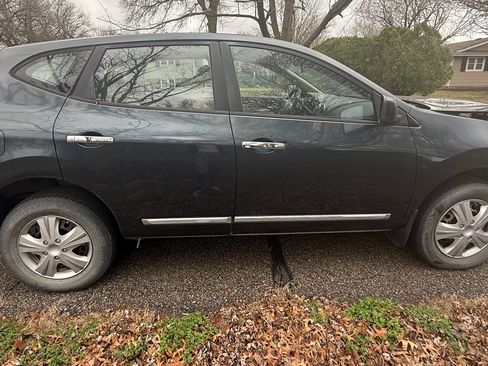 Used 2014 Nissan Rogue S image 1