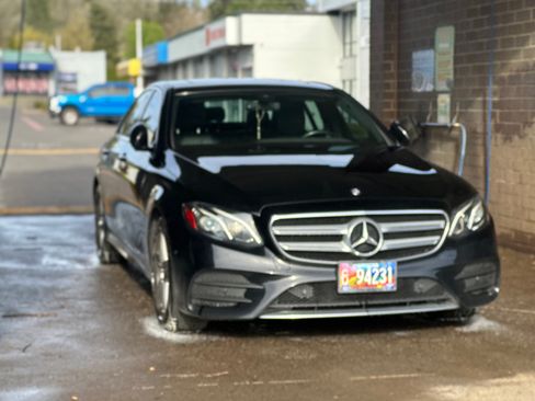 Used 2017 Mercedes-Benz E 300 4MATIC image 6