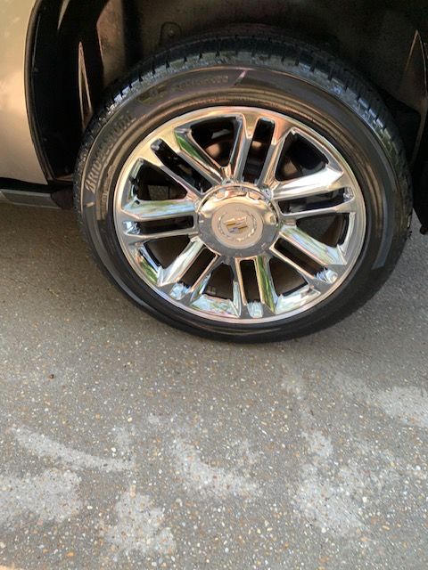 Used 2012 Cadillac Escalade Platinum AWD/4WD image 11