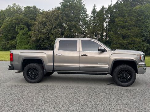 Used 2017 GMC Sierra 1500 SLE w/ SLE Value Package AWD/4WD image 5