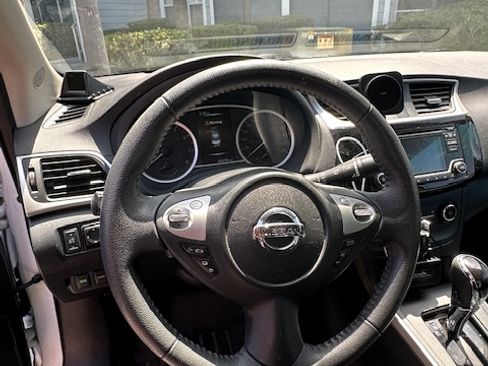 Used 2017 Nissan Sentra SV FWD image 4