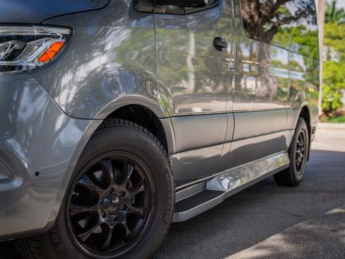 Used 2022 Mercedes-Benz Sprinter 2500 image 4