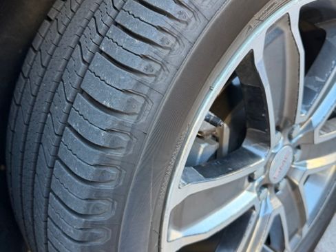 Used 2017 GMC Acadia Denali w/ Technology Package image 4