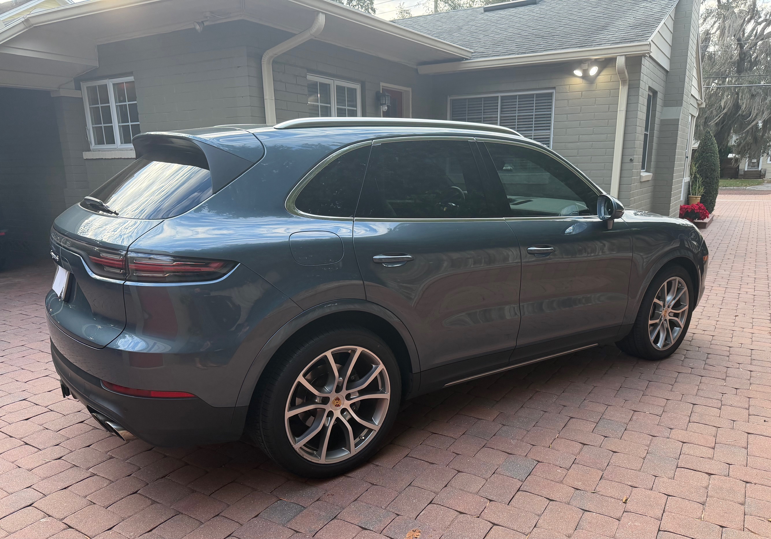 Used 2019 Porsche Cayenne S AWD/4WD image 9