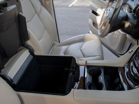 Used 2020 Cadillac Escalade Luxury image 10