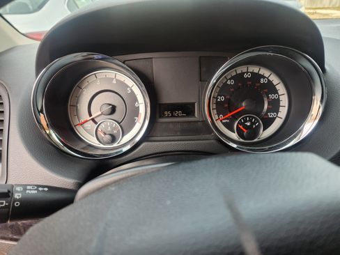 Used 2017 Dodge Grand Caravan SE image 5