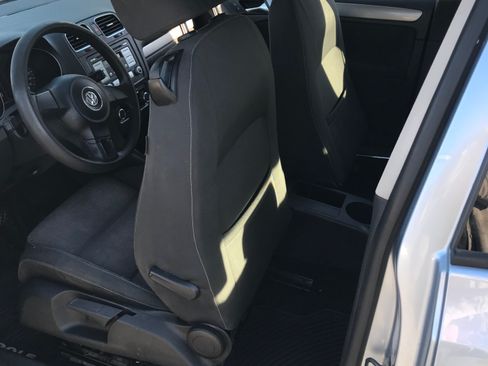Used 2010 Volkswagen Golf 2-Door image 15