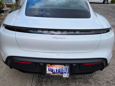 Used 2021 Porsche Taycan image 4