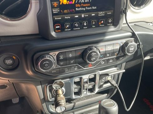 Used 2023 Jeep Gladiator Overland AWD/4WD image 19
