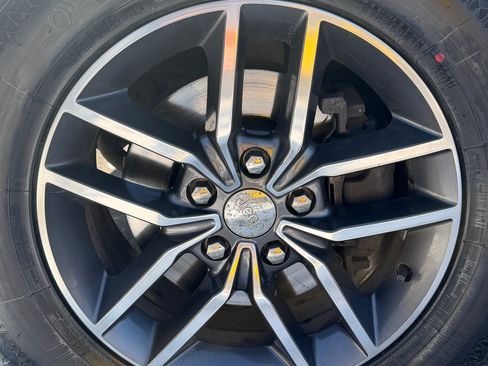 Used 2018 Jeep Grand Cherokee Limited image 16