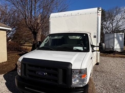 Used 2019 Ford E-450 and Econoline 450 Super Duty w/ Power Windows & Locks Group image 6