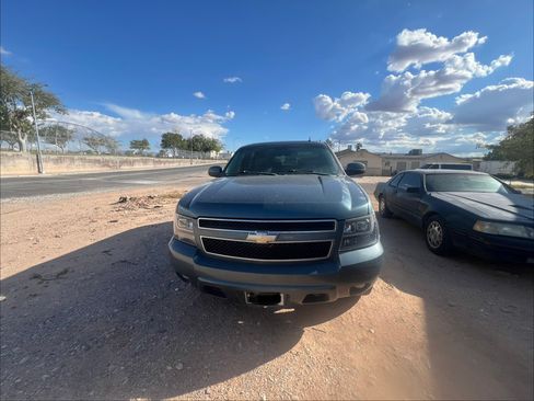 Used 2008 Chevrolet Suburban LT image 4