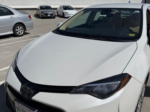 Used 2017 Toyota Corolla LE image 2
