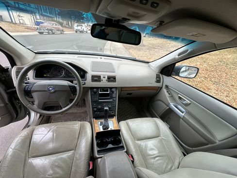 Used 2005 Volvo XC90 2.5T image 12
