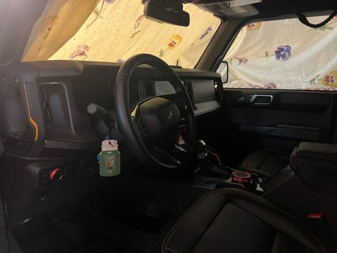 Used 2024 Ford Bronco Badlands image 6