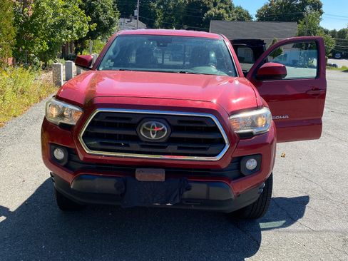 Used 2018 Toyota Tacoma SR5 image 2