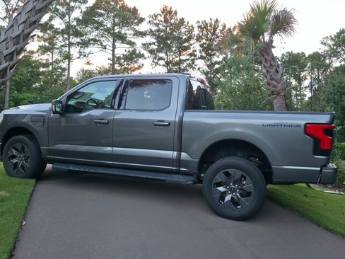 Used 2023 Ford F150 Lightning Lariat AWD/4WD image 5
