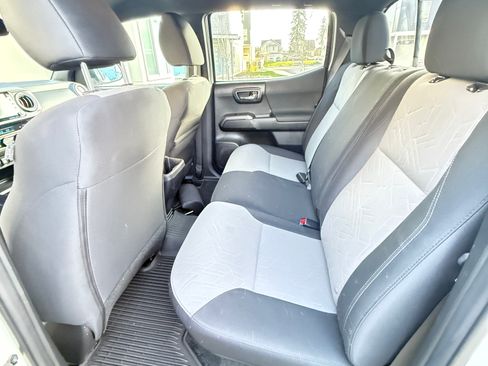 Used 2022 Toyota Tacoma TRD Sport image 14