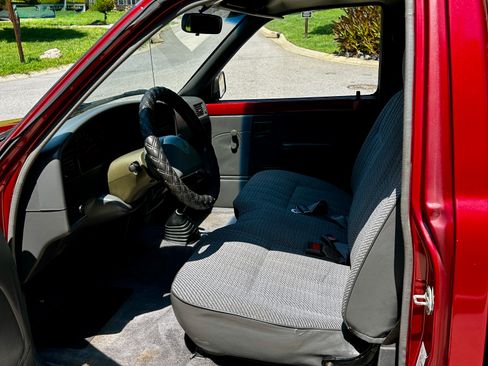 Used 1994 Toyota Pickup 2WD Regular Cab image 12
