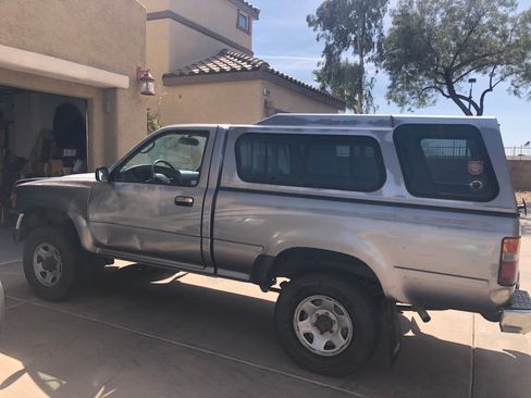 Used 1993 Toyota Pickup Deluxe image 1