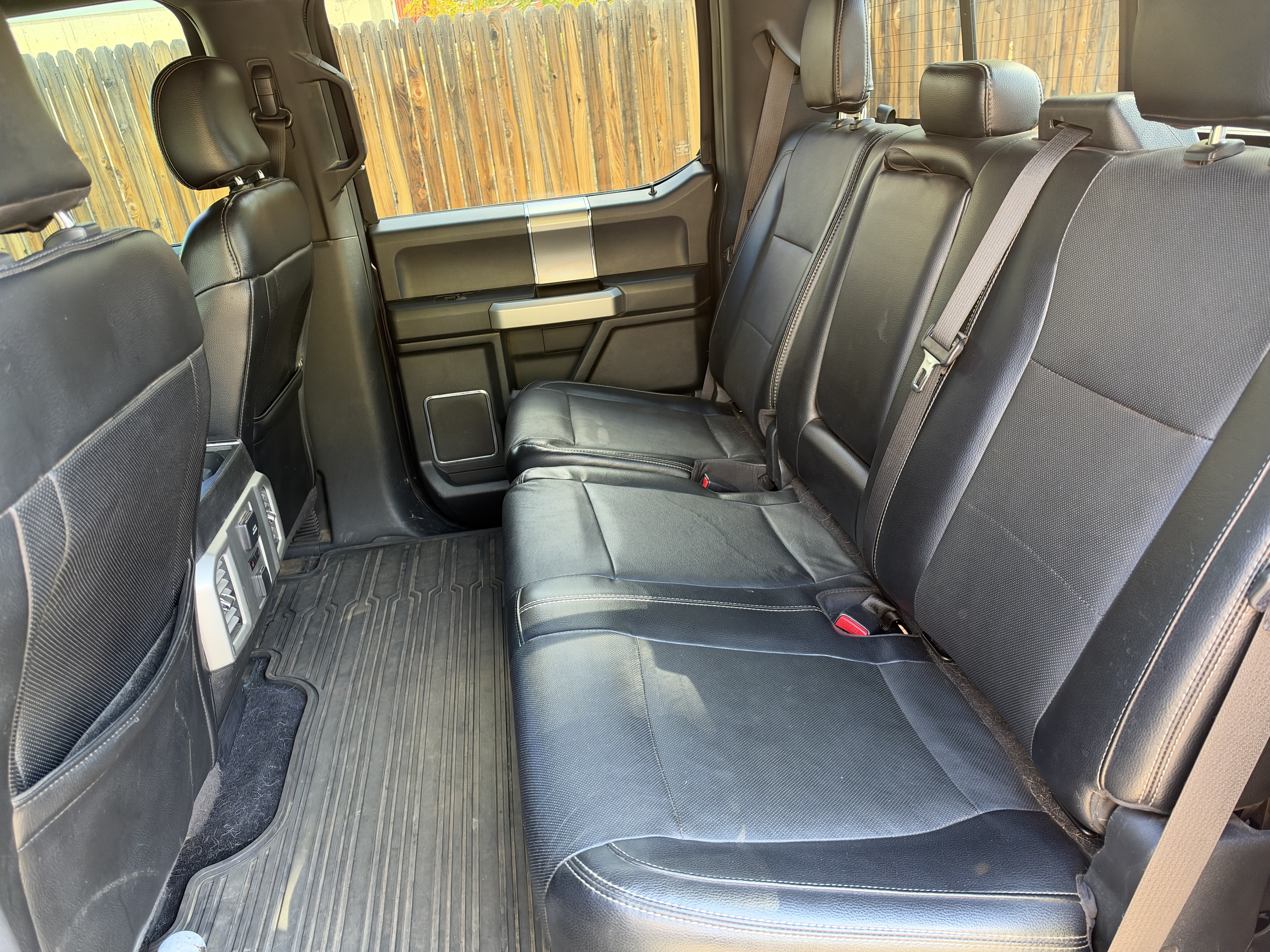 Used 2015 Ford F150 Lariat w/ Equipment Group 502A Luxury AWD/4WD image 12