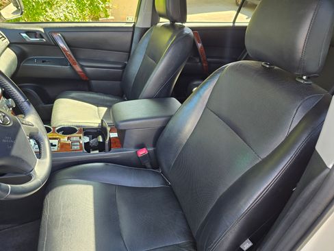 Used 2013 Toyota Highlander Limited image 8