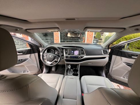 Used 2015 Toyota Highlander XLE image 8