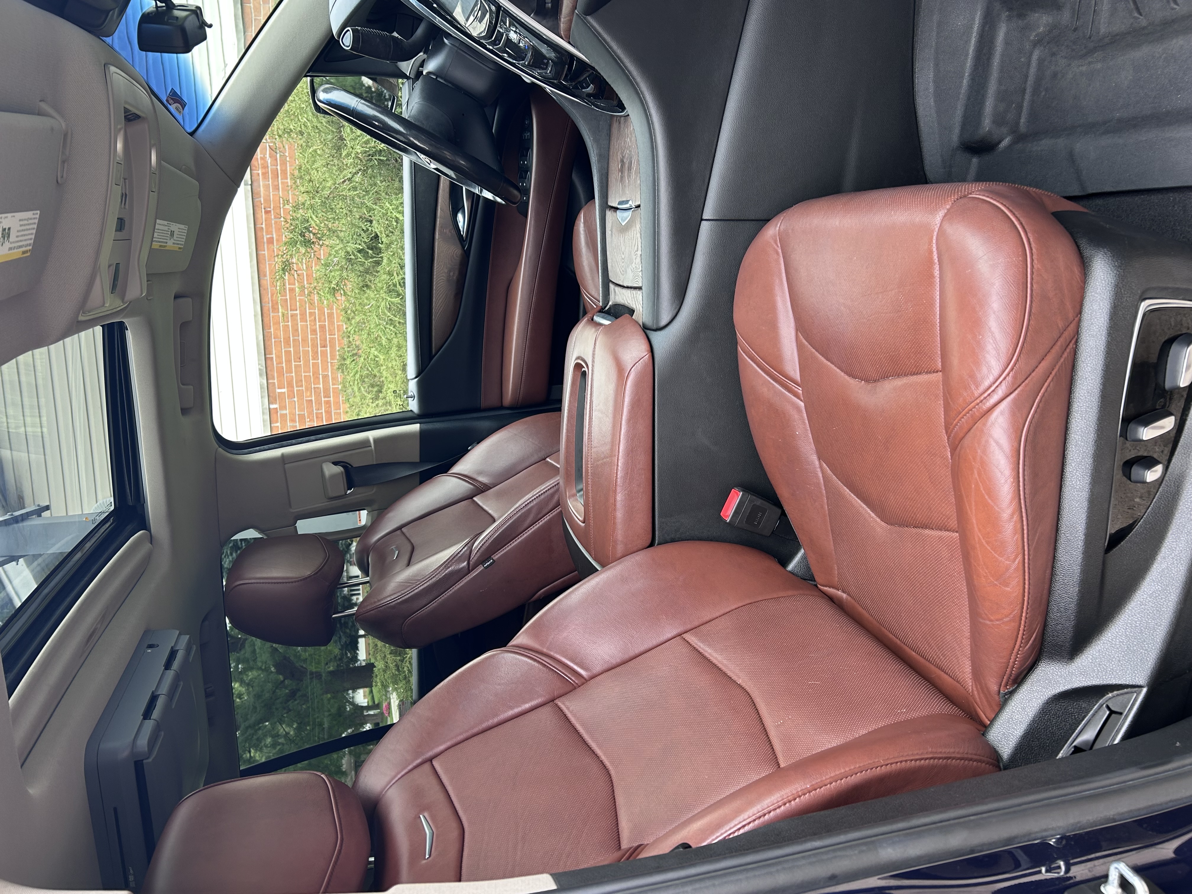 Used 2019 Cadillac Escalade Luxury AWD/4WD image 23