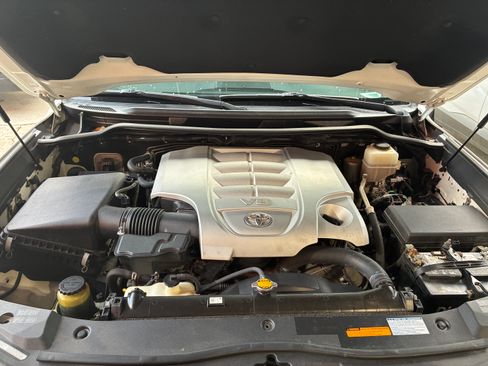 Used 2016 Toyota Land Cruiser image 16