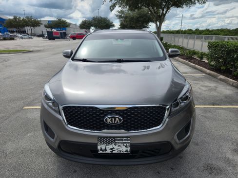 Used 2017 Kia Sorento LX w/ LX Convenience Package image 1