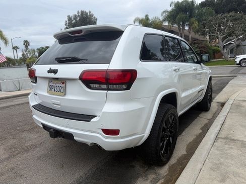 Used 2019 Jeep Grand Cherokee Altitude image 4