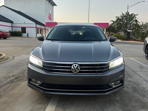 Used 2017 Volkswagen Passat 1.8T SE FWD image 1