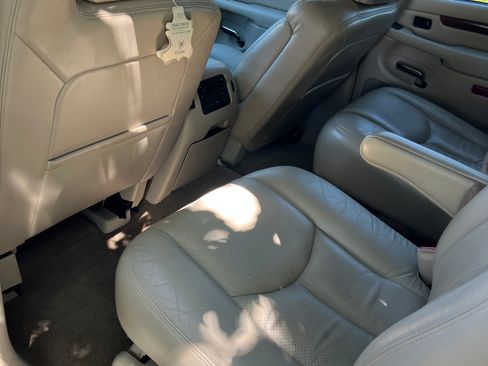 Used 2004 Cadillac Escalade AWD image 19