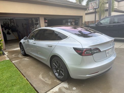 Used 2018 Tesla Model 3 Long Range RWD image 6