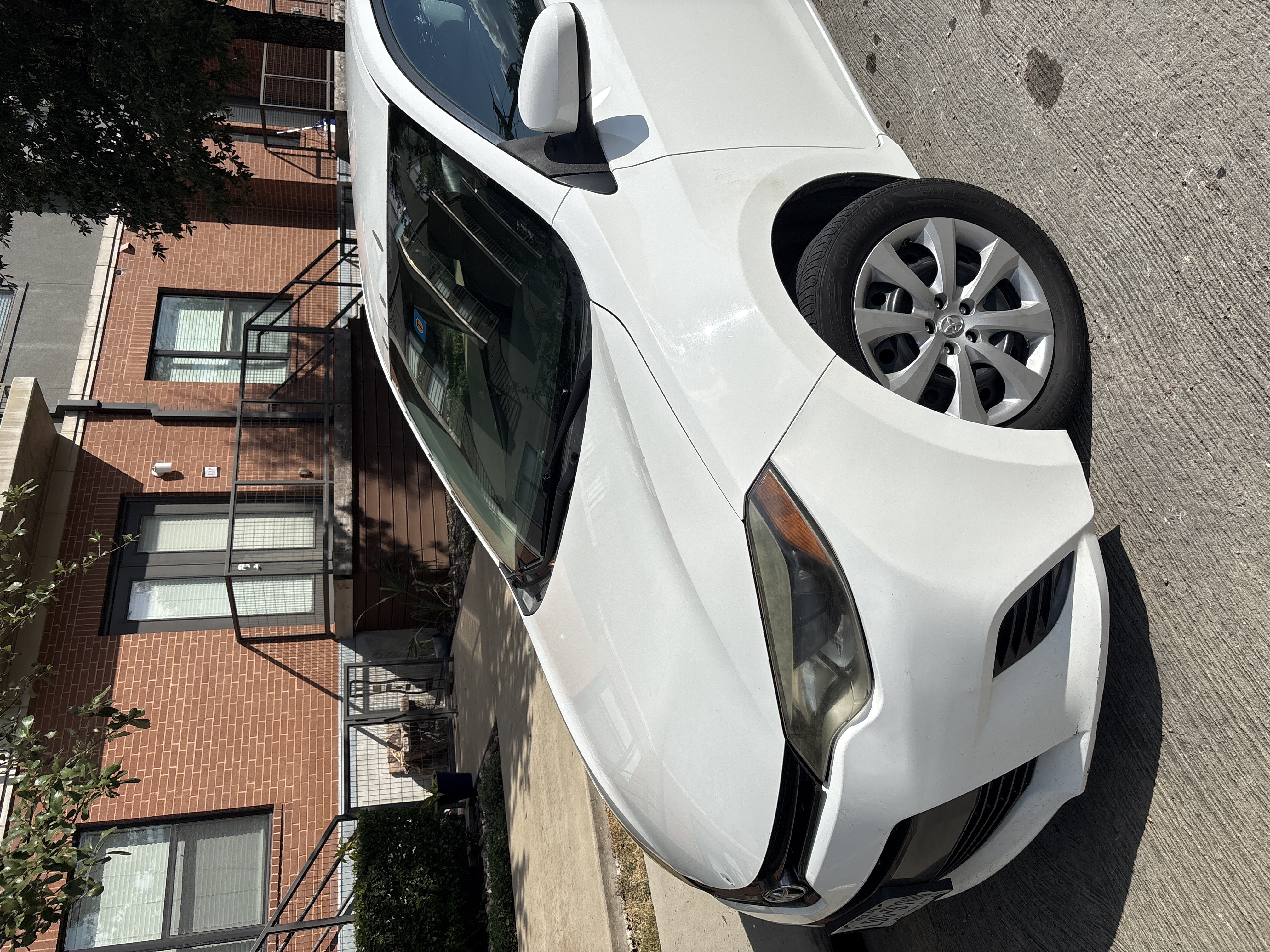 Used 2015 Toyota Corolla LE FWD image 2
