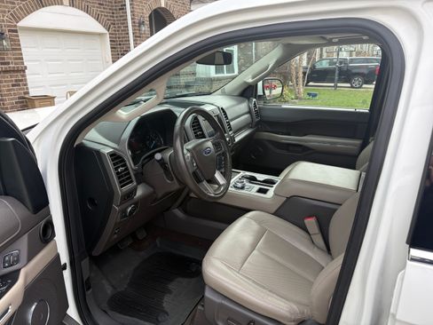 Used 2021 Ford Expedition XLT image 15