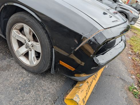 Used 2012 Dodge Challenger SXT image 10