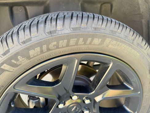 Used 2023 RAM 1500 Laramie AWD/4WD image 11