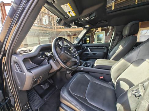 Used 2023 Land Rover Defender 110 X-Dynamic SE image 10