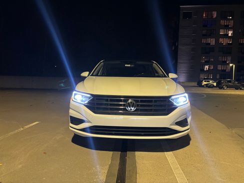 Used 2019 Volkswagen Jetta SEL w/ Cold Weather Package image 2