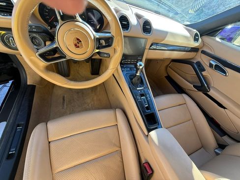 Used 2017 Porsche 718 Boxster RWD image 2