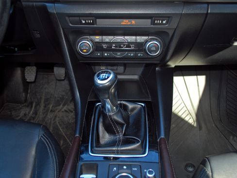 Used 2018 MAZDA MAZDA3 Touring image 21