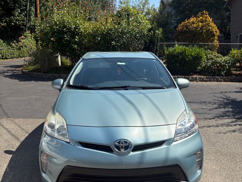 Used 2015 Toyota Prius Two FWD image 1
