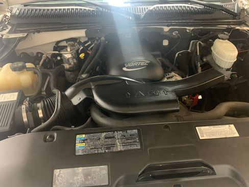 Used 2003 Chevrolet Suburban 2500 LT w/ LT Preferred Equipment Group image 10