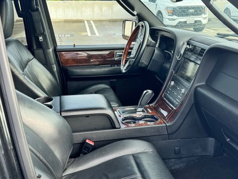 Used 2015 Lincoln Navigator L 2WD image 10