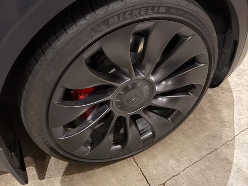 Used 2023 Tesla Model Y Performance image 8