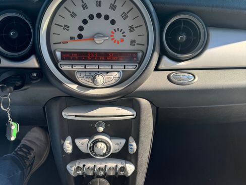 Used 2010 MINI Cooper Hardtop image 12